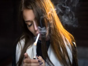 تاثیر سیگار کشیدن بر مو